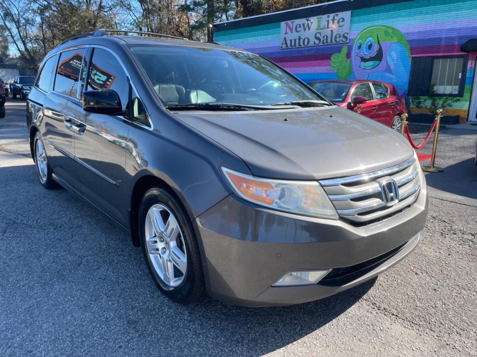 2013 GRAY HONDA ODYSSEY TOURING (5FNRL5H91DB) with an 3.5L engine, Automatic transmission, located at 5103 Dorchester Rd., Charleston, SC, 29418-5607, (843) 767-1122, 36.245171, -115.228050 - Photo #0